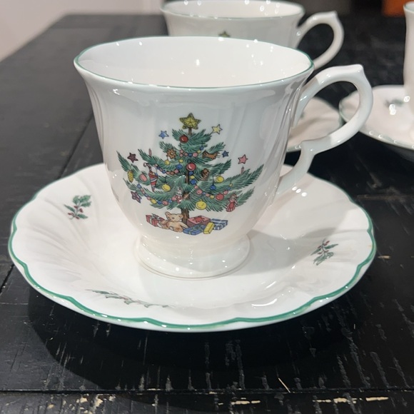 1 Nikko Happy Holidays Footed Coffee Tea Cup & Saucer Christmas Tree Swirl - Picture 1 of 5